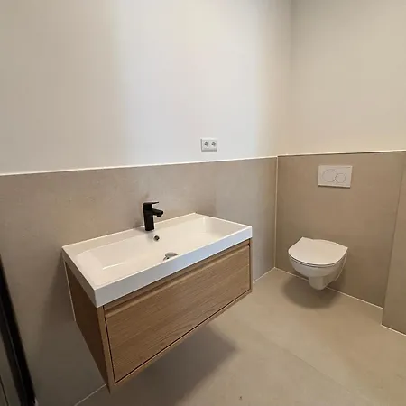160qm - 6 - Parkplatz - Zentrum - Mallibase Hannover