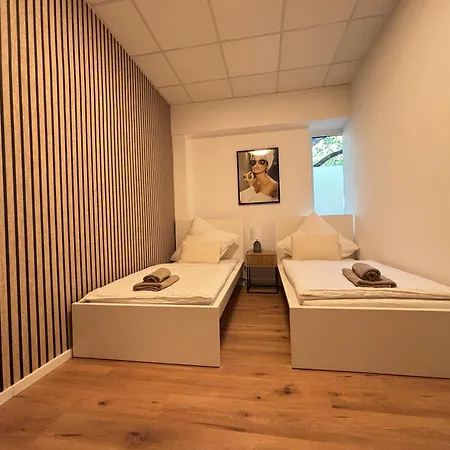 160qm - 6 - Parkplatz - Zentrum - Mallibase Ганновер