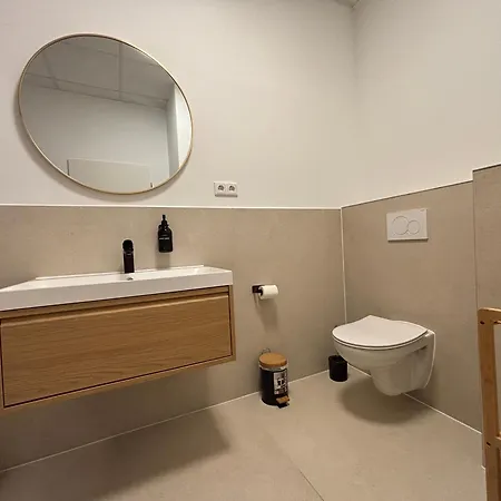 160qm - 6 - Parkplatz - Zentrum - Mallibase *