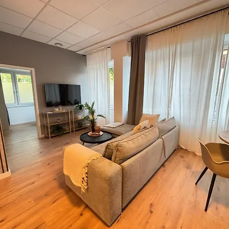 160qm - 6 - Parkplatz - Zentrum - Mallibase Ганновер