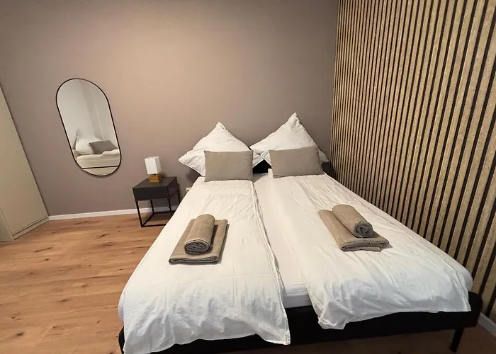 160qm - 6 - Parkplatz - Zentrum - Mallibase Apartment *