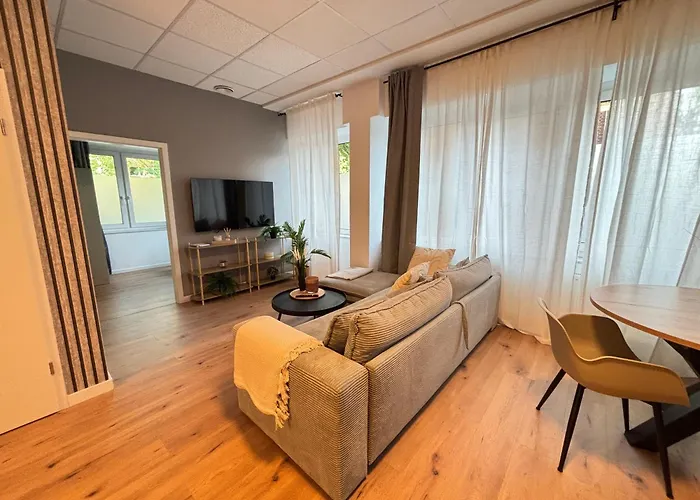160qm - 6 - Parkplatz - Zentrum - Mallibase Hannover
